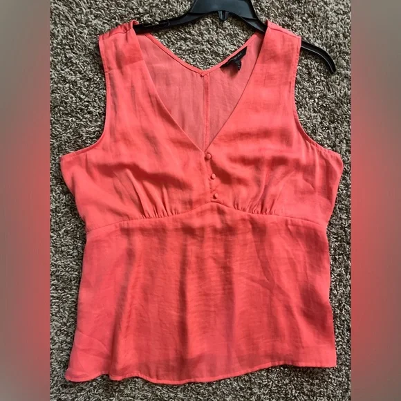 Sleeveless V-neck front and back smooth coral top banana republic, size large - Picture 1 of 4